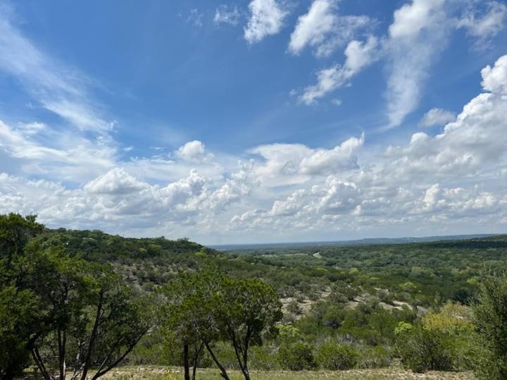 Entire 2Br 2Ba Hilltop View Home Sleeps 7 Pets 4 Acres Jacuzzi Central Ac Kingbeds Free Wifi-Parking Kitchen Washerdryer Starry Terrace Two Sunset Dining Patios Grill Stovetop Oven Fridge Onsitewoodedhiking Wildlife Coveredpatio4Pets & Birds Singing! Marble Falls Eksteriør bilde