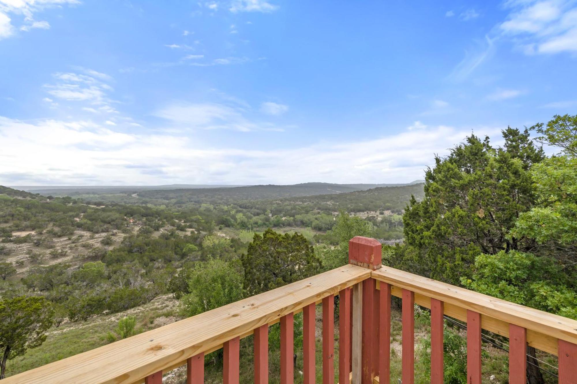 Entire 2Br 2Ba Hilltop View Home Sleeps 7 Pets 4 Acres Jacuzzi Central Ac Kingbeds Free Wifi-Parking Kitchen Washerdryer Starry Terrace Two Sunset Dining Patios Grill Stovetop Oven Fridge Onsitewoodedhiking Wildlife Coveredpatio4Pets & Birds Singing! Marble Falls Eksteriør bilde