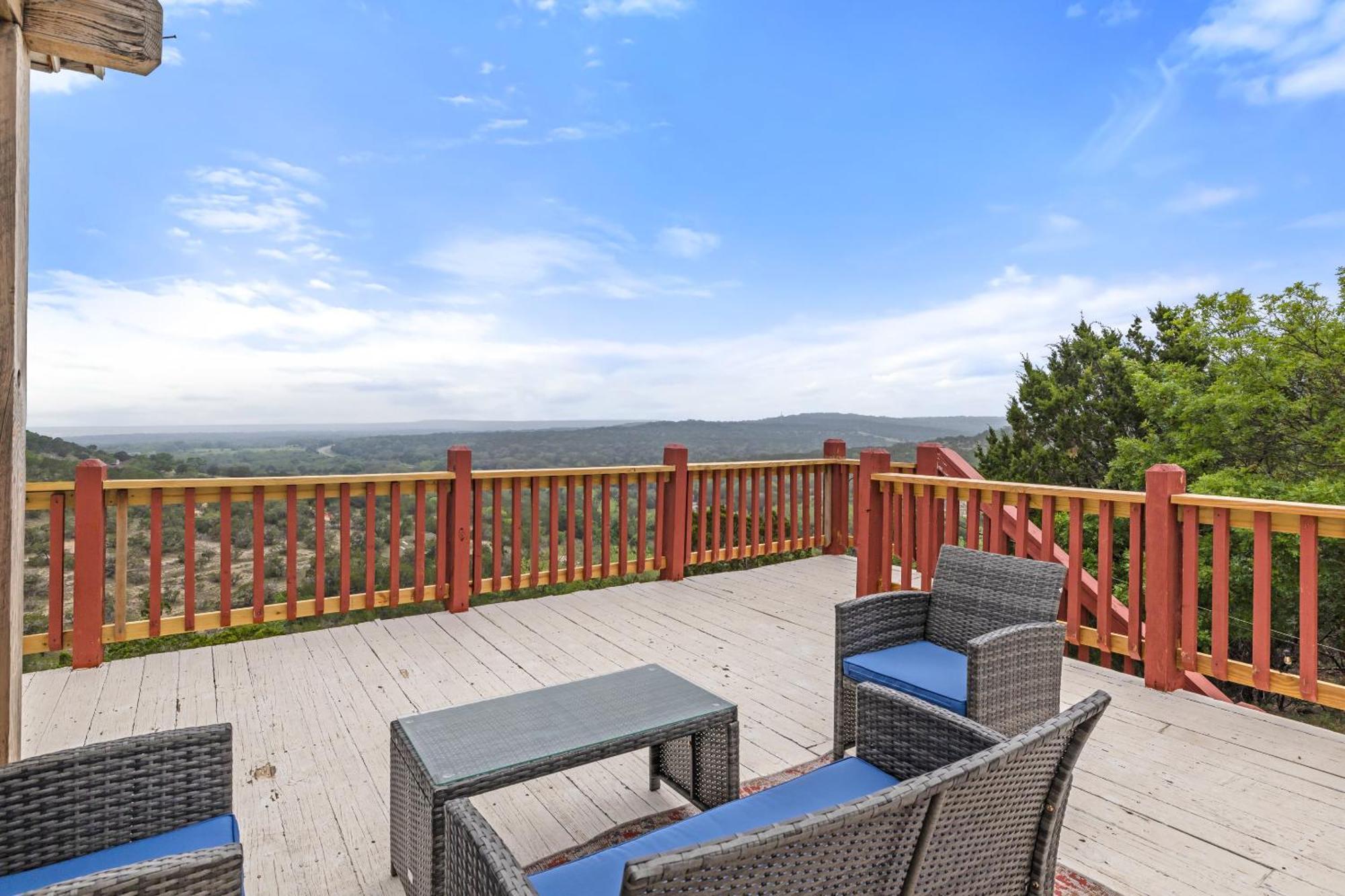 Entire 2Br 2Ba Hilltop View Home Sleeps 7 Pets 4 Acres Jacuzzi Central Ac Kingbeds Free Wifi-Parking Kitchen Washerdryer Starry Terrace Two Sunset Dining Patios Grill Stovetop Oven Fridge Onsitewoodedhiking Wildlife Coveredpatio4Pets & Birds Singing! Marble Falls Eksteriør bilde